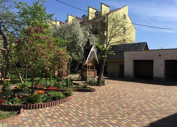 Yaryna Отель *